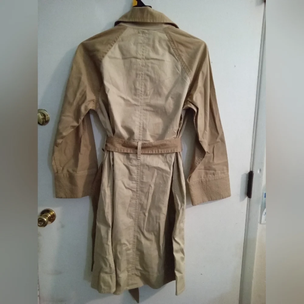 Classic Beige Double-Breasted Trench Coat - Picture 6 of 7